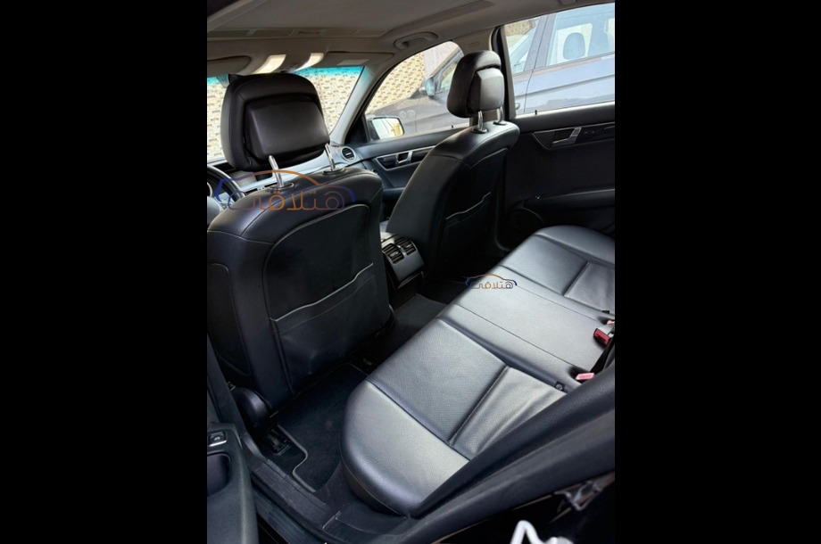 C 180 Mercedes أسود