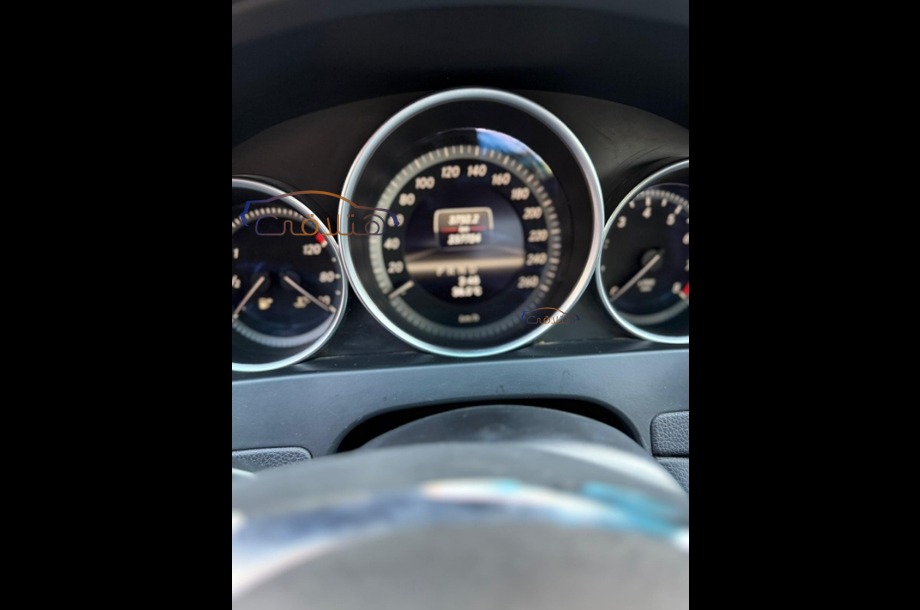 C 180 Mercedes أسود