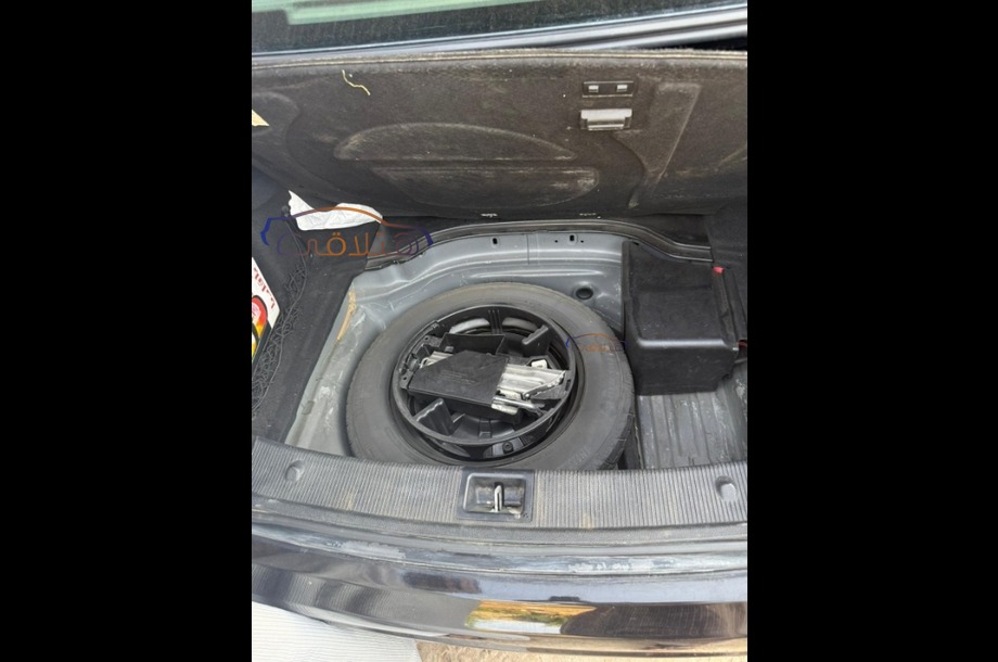 C 180 Mercedes أسود