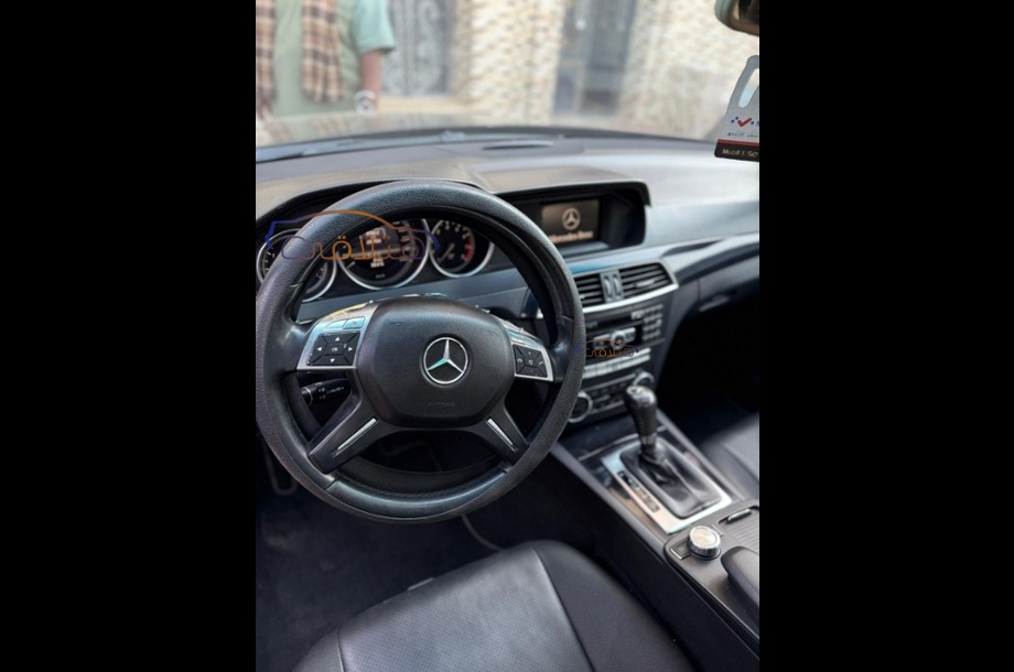 C 180 Mercedes أسود