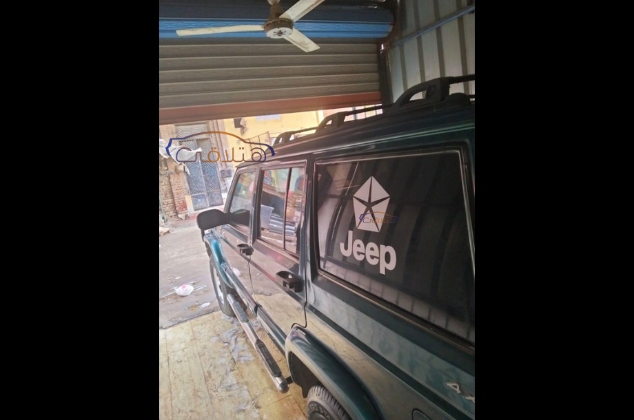 Cherokee Jeep اخضر غامق