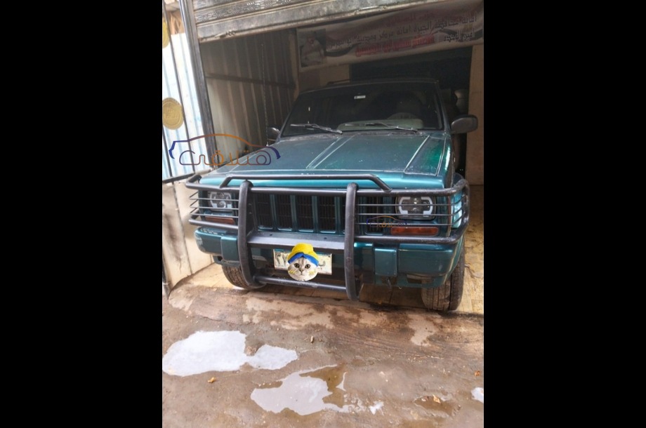 Cherokee Jeep اخضر غامق