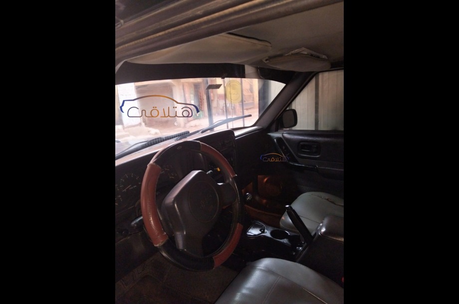 Cherokee Jeep اخضر غامق