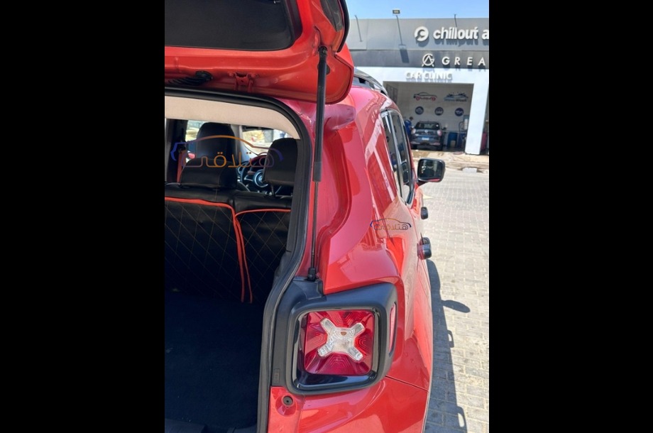 Renegade Jeep احمر