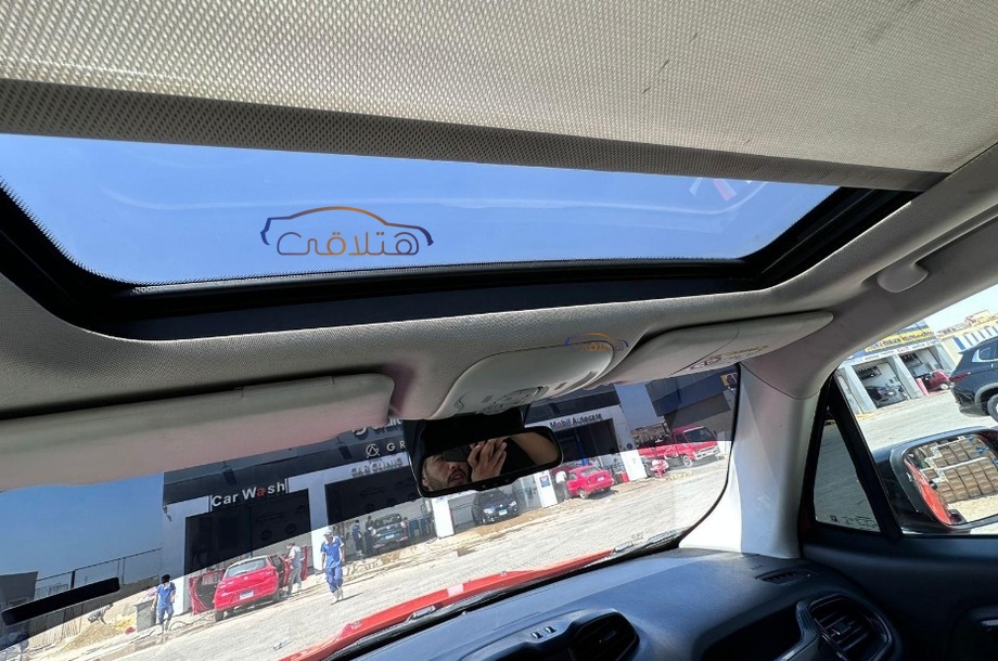 Renegade Jeep احمر