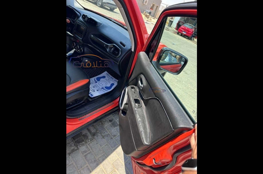 Renegade Jeep احمر