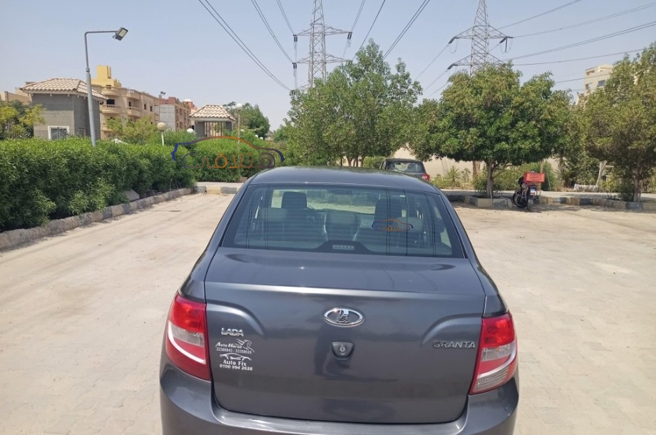 Granta Lada رمادي