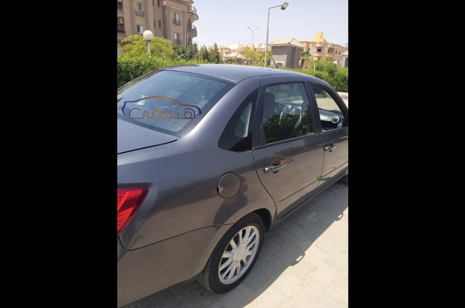 Granta Lada رمادي