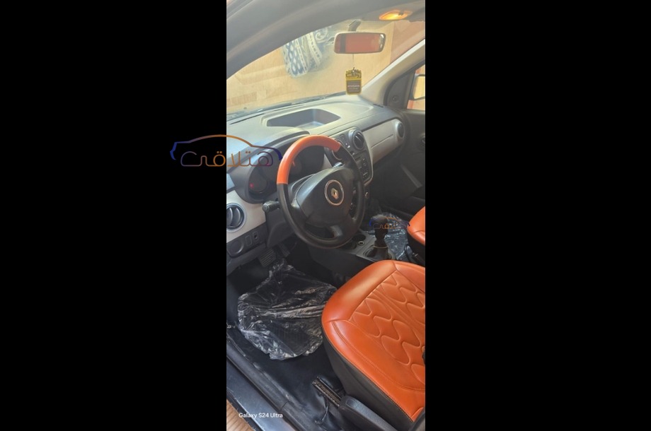 Lodgy Renault أسود