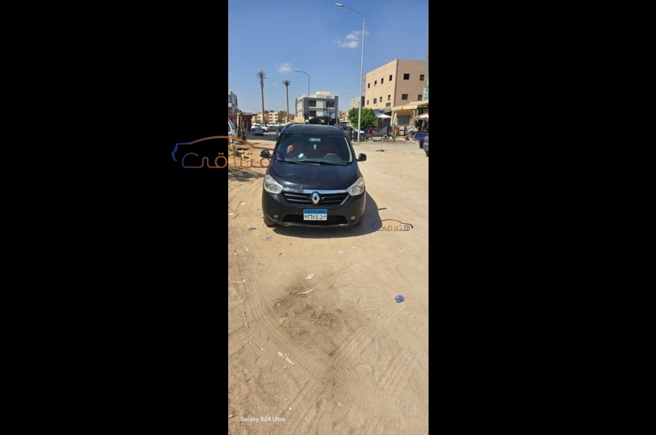 Lodgy Renault أسود
