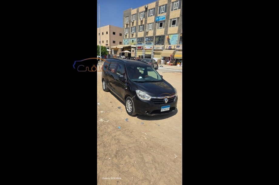 Lodgy Renault أسود