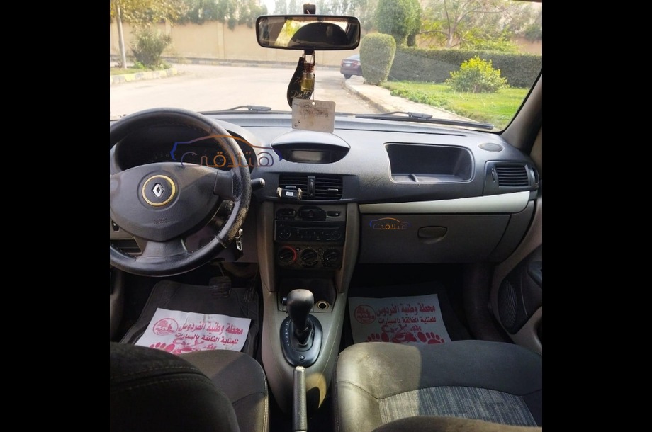 Symbol Renault أسود