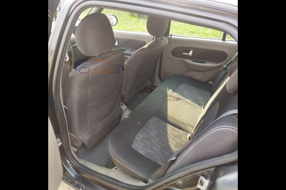 Symbol Renault أسود