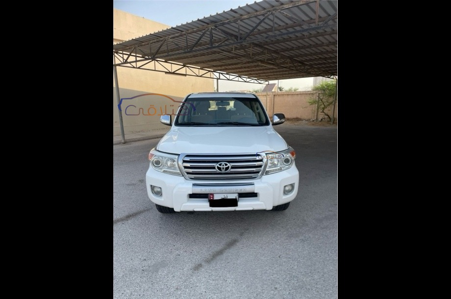 Land Cruiser Toyota أبيض
