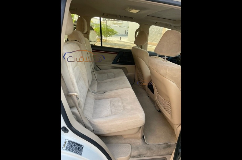 Land Cruiser Toyota أبيض