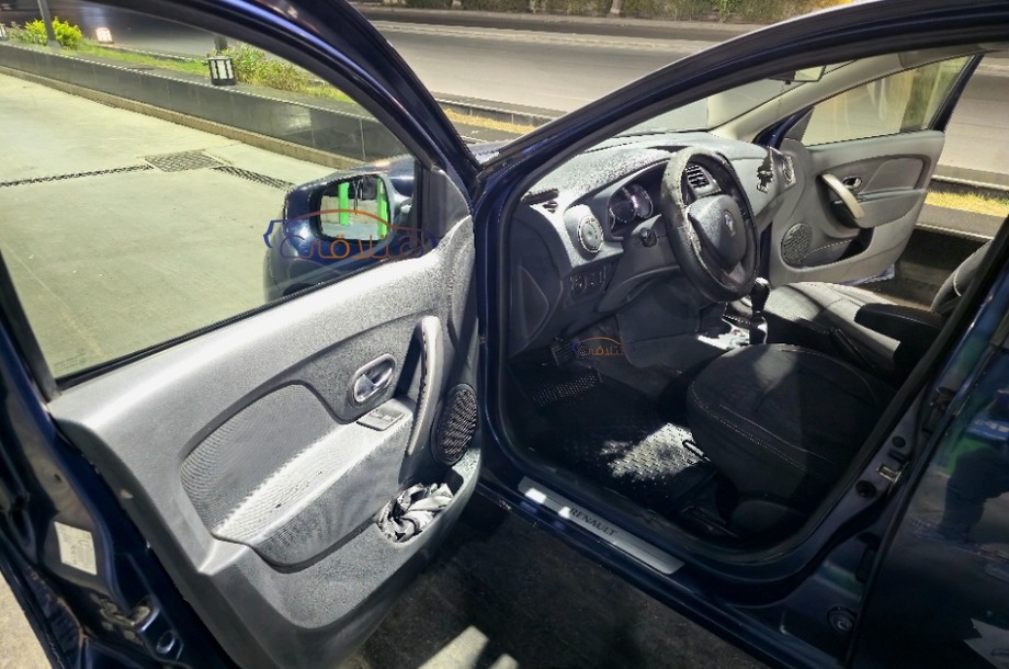 Logan Renault أزرق