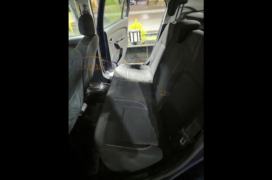 Logan Renault أزرق