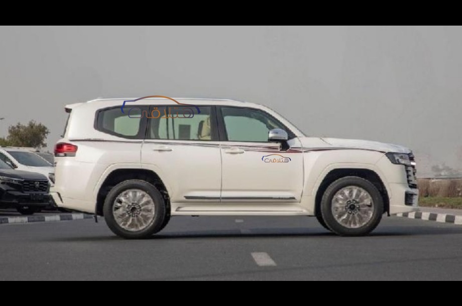 Land Cruiser Toyota أبيض