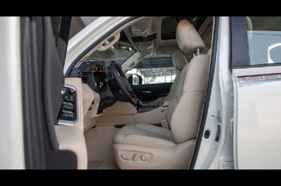 Land Cruiser Toyota أبيض