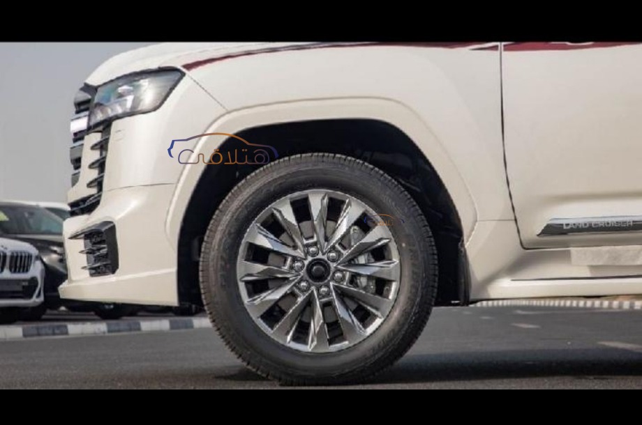 Land Cruiser Toyota أبيض