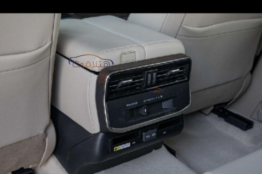 Land Cruiser Toyota أبيض