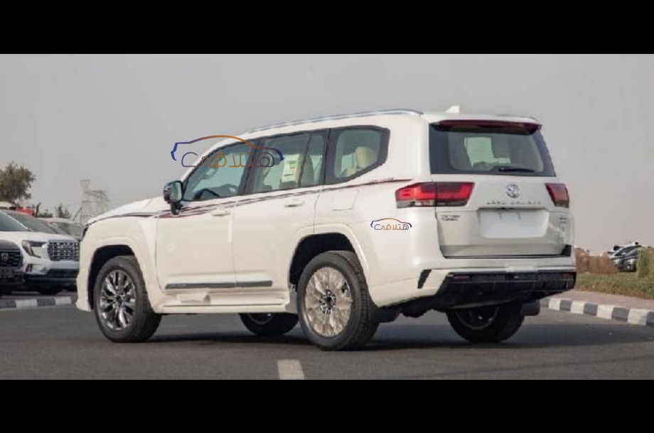 Land Cruiser Toyota أبيض