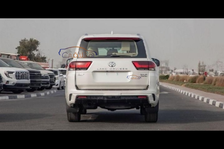 Land Cruiser Toyota أبيض