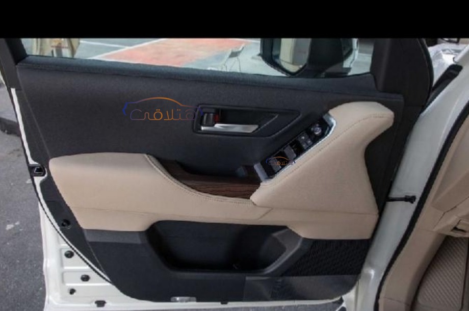 Land Cruiser Toyota أبيض