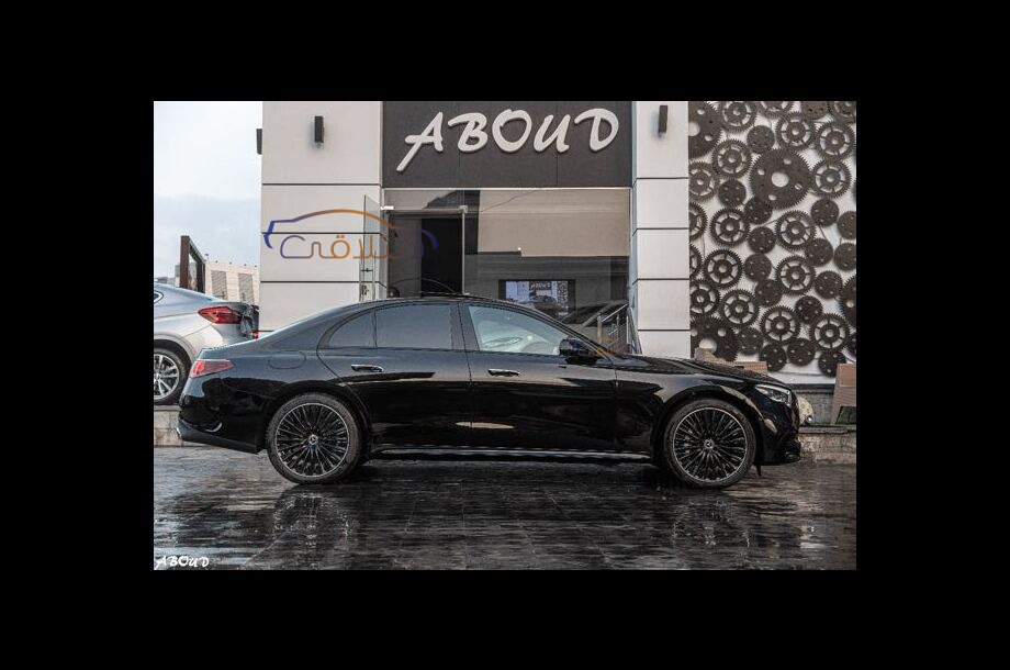 E 300 Mercedes أسود