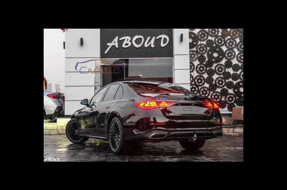 E 300 Mercedes أسود
