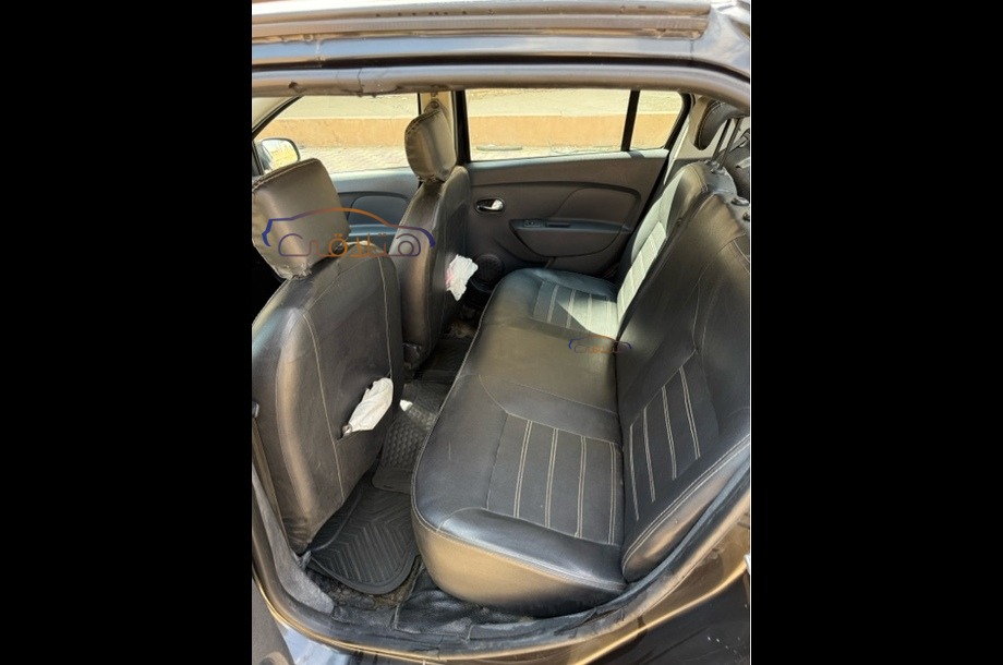 Logan Renault أسود