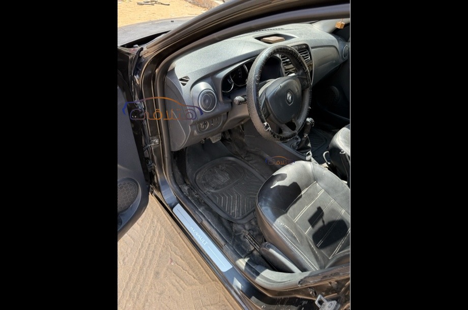 Logan Renault أسود