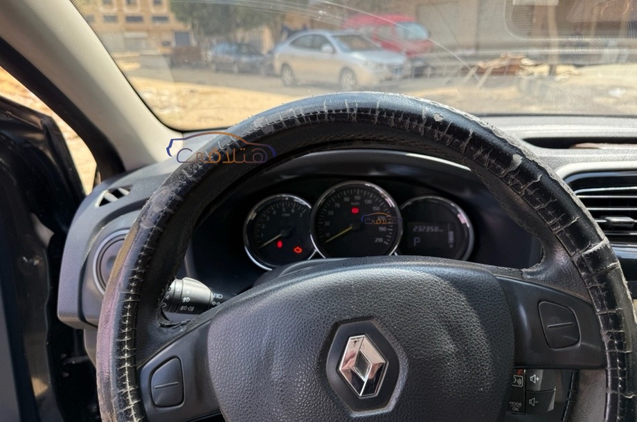 Logan Renault أسود