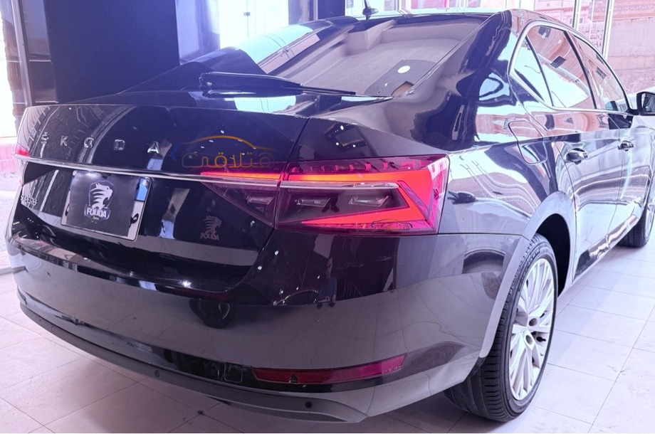 Superb Skoda Black