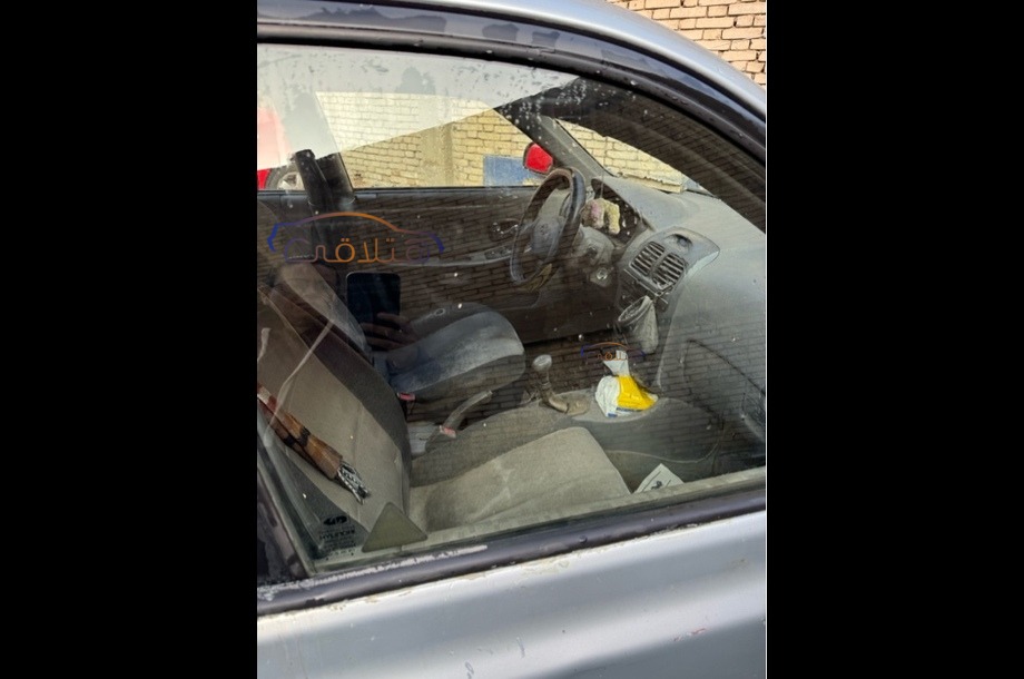 Verna Hyundai فضي