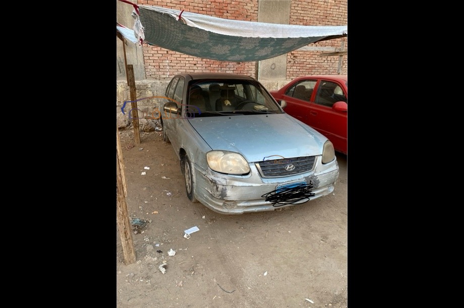 Verna Hyundai فضي