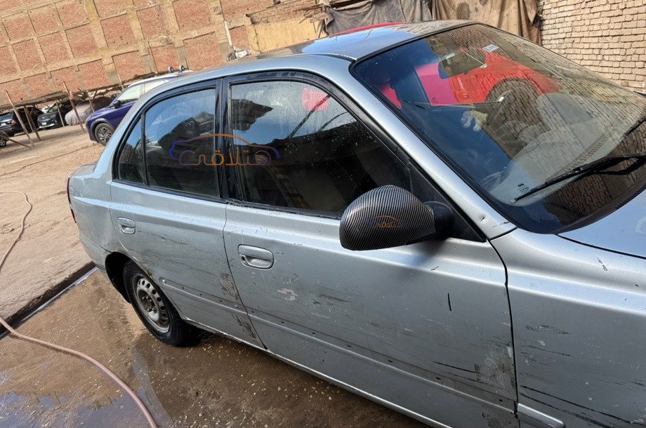 Verna Hyundai فضي