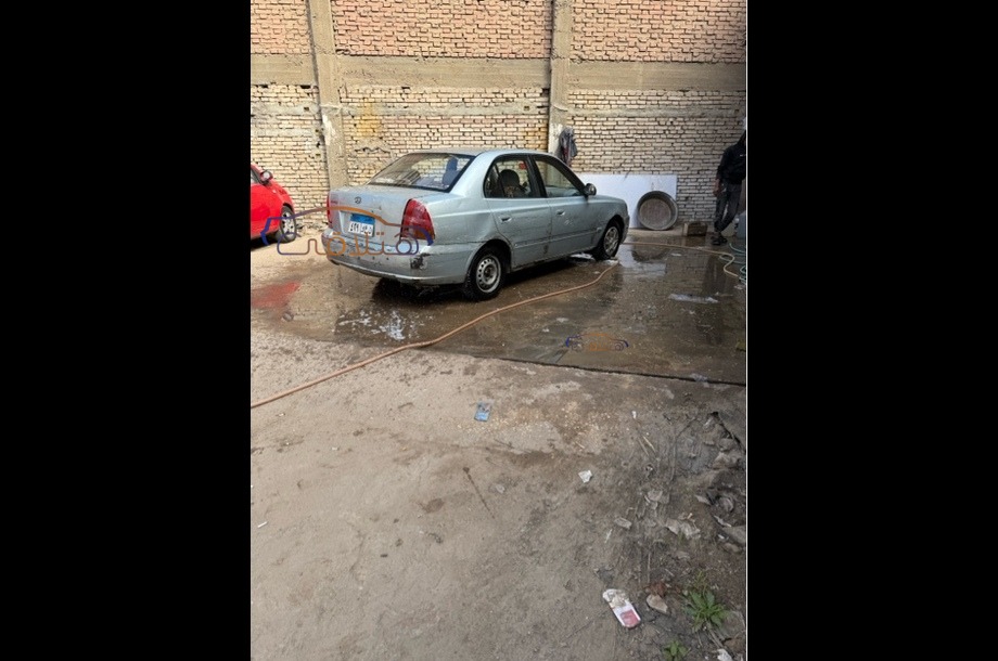 Verna Hyundai فضي