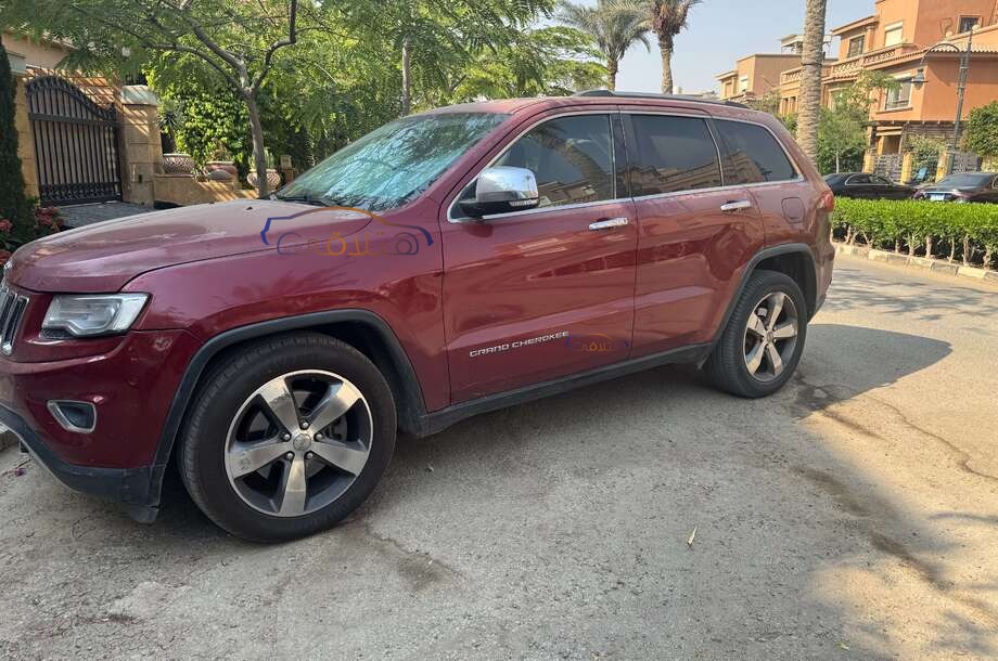 Grand Cherokee Jeep احمر غامق