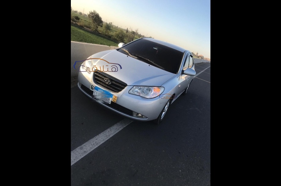 Elantra Hyundai White