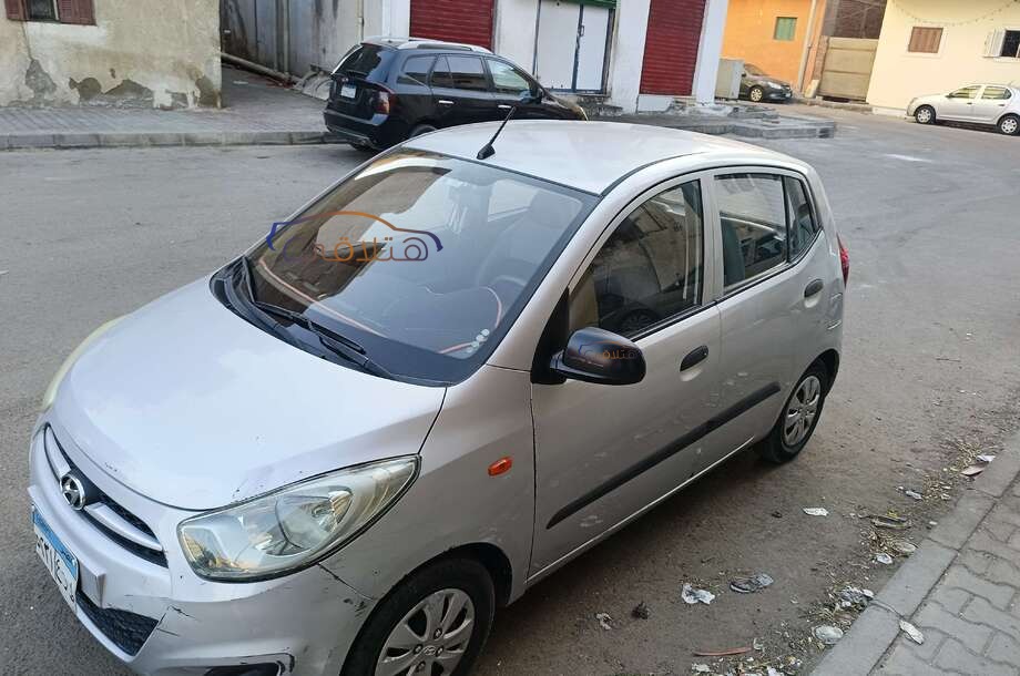 I10 Hyundai فضي