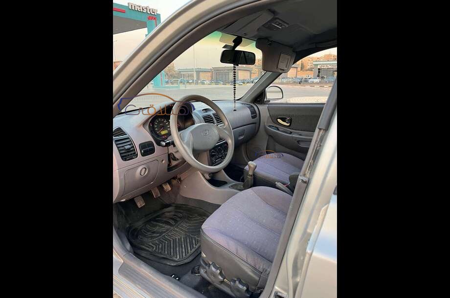 Verna Hyundai فضي