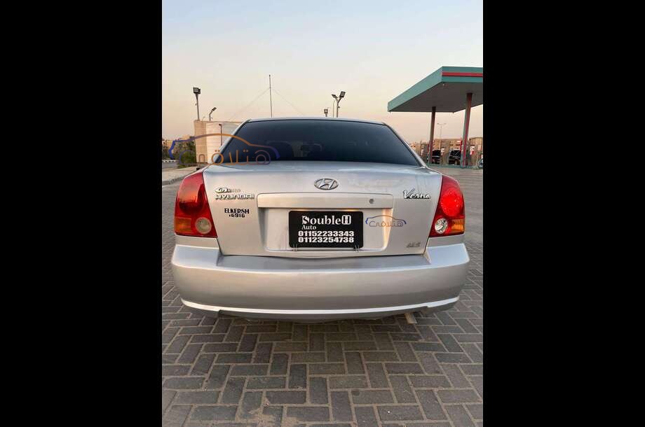 Verna Hyundai فضي