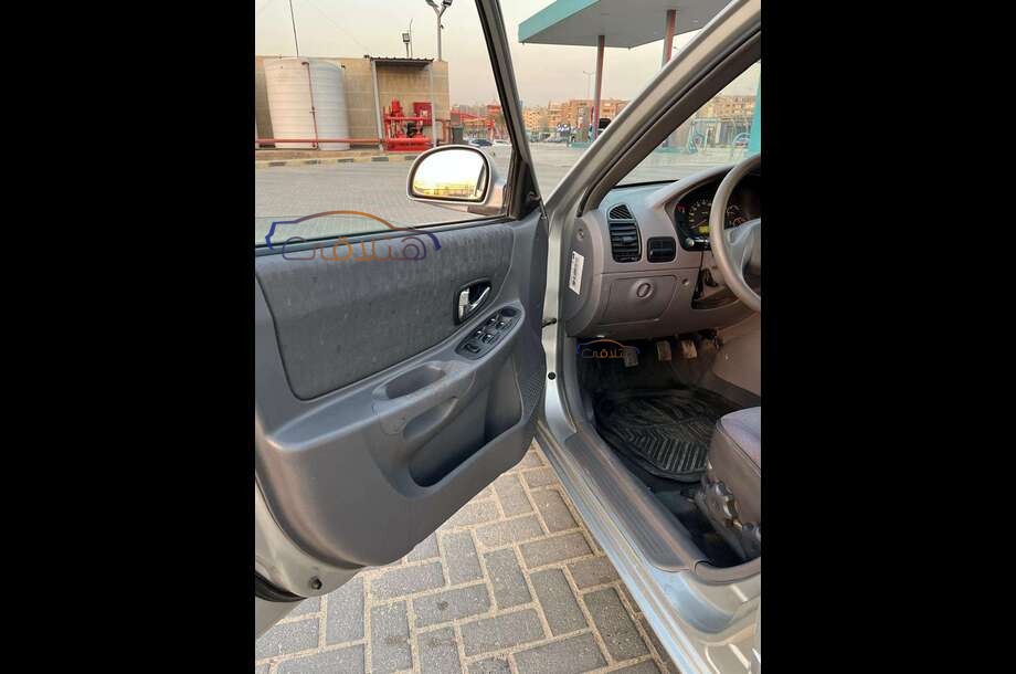 Verna Hyundai فضي