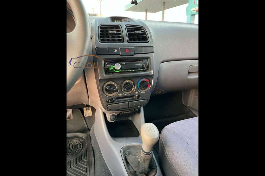 Verna Hyundai فضي