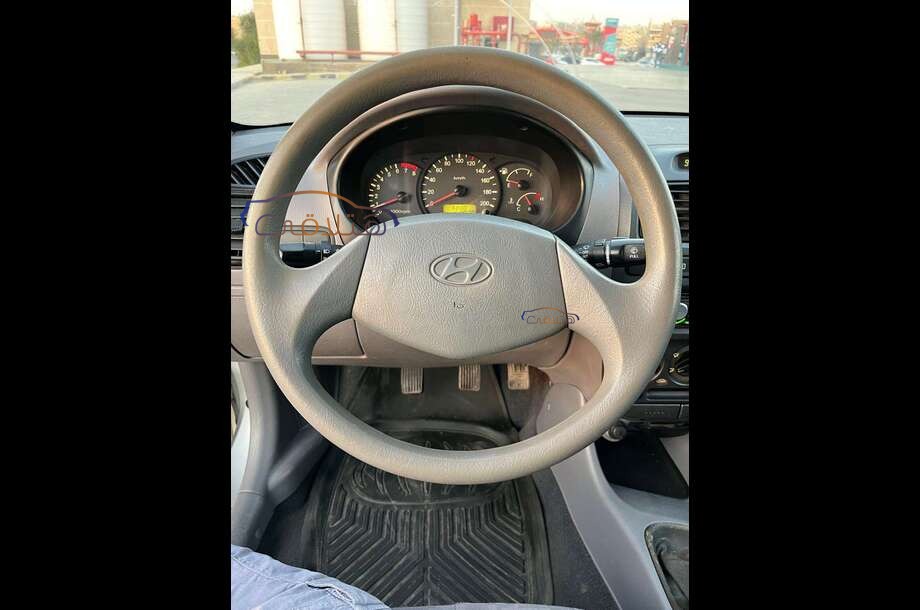 Verna Hyundai فضي