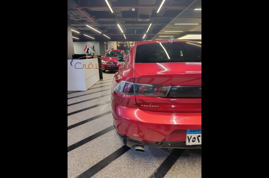 508 Peugeot احمر