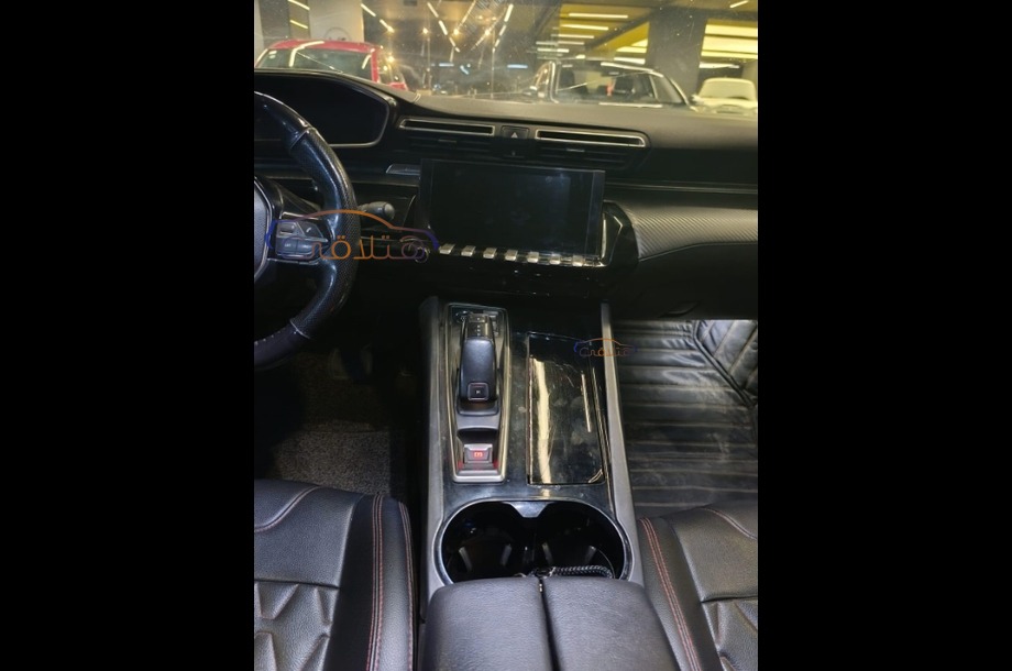 508 Peugeot احمر