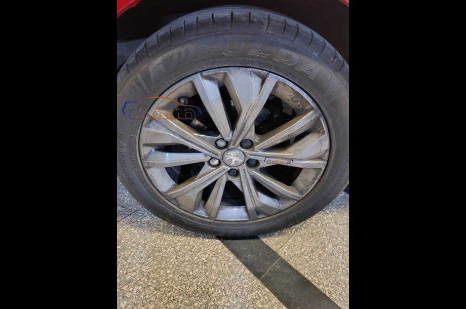 508 Peugeot احمر