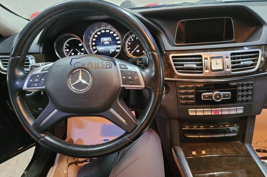 E 200 Mercedes أسود